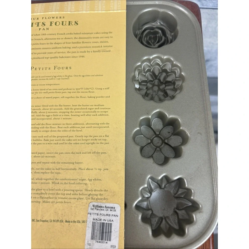 Nordic Ware Petit Fours Cake Pan Baking Mold Cast Aluminum Non-Stick 20 Flowers